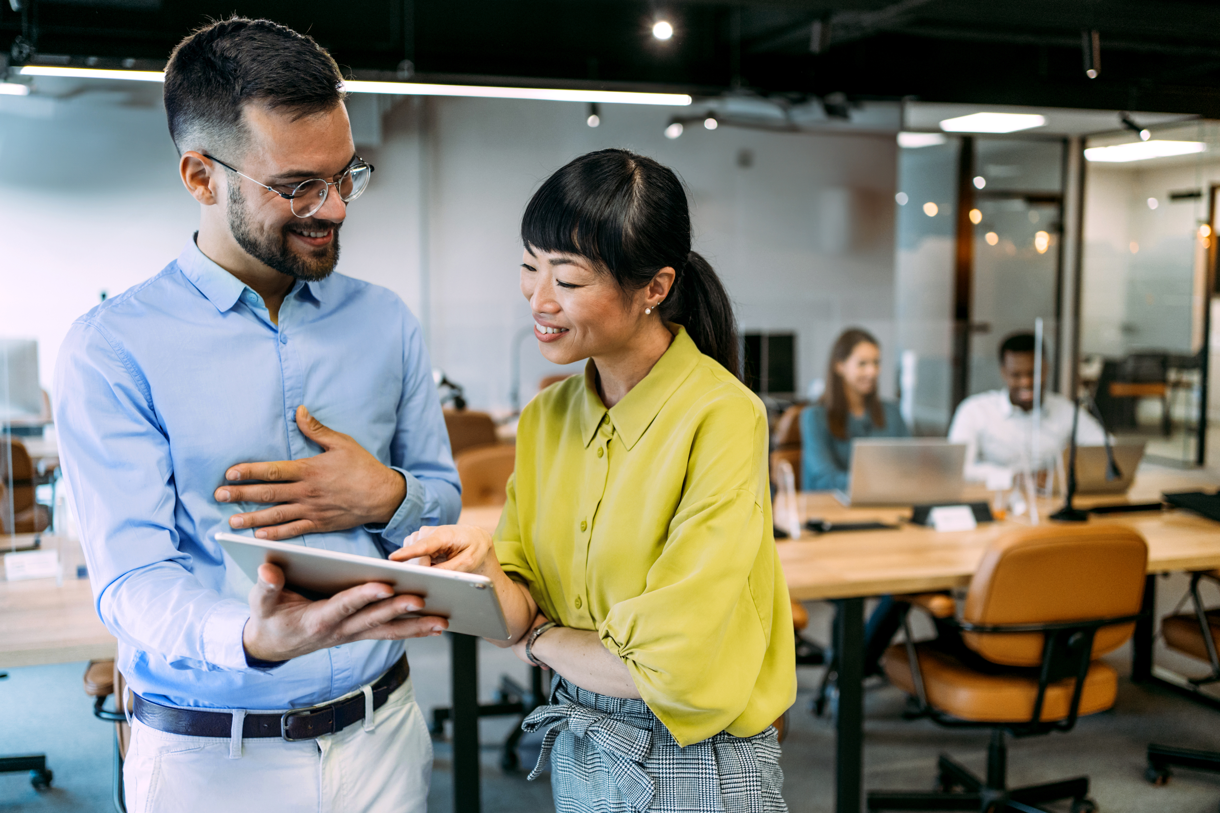 woman consulting with man  standing